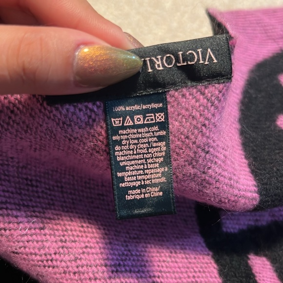 Victoria Secret Love Scarf - Picture 4 of 5